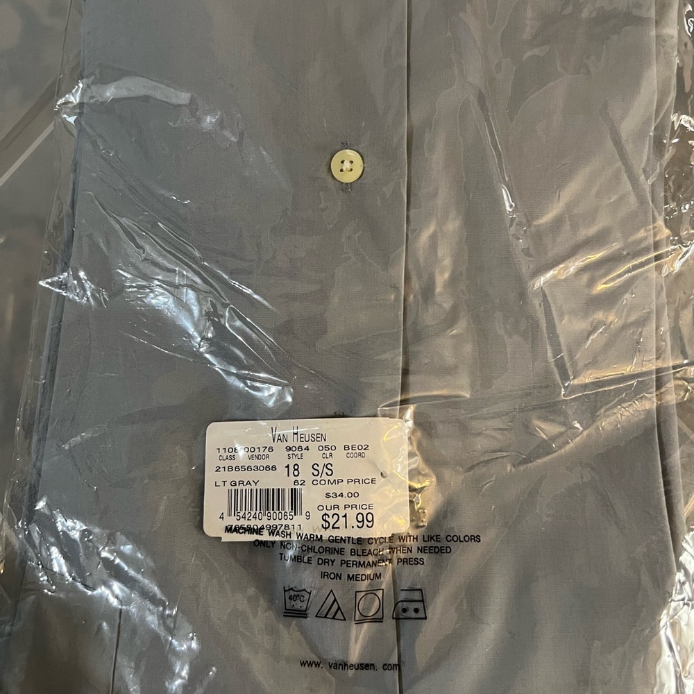 Van Heusen Men's Light Gray Dress Shirt - Picture 4 of 4